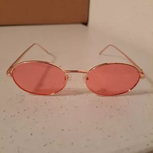 Gafas de sol Prive Revaux X Madelaine "The Candy" marcos de alambre dorado/lente rosa 3-30 - Imagen 1 de 7