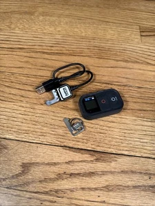 Genuine OEM GoPro ARMTE-001 Wifi Remote Hero 8/7/6/5/4/3+/3 w/ Charging Cable - Picture 1 of 4