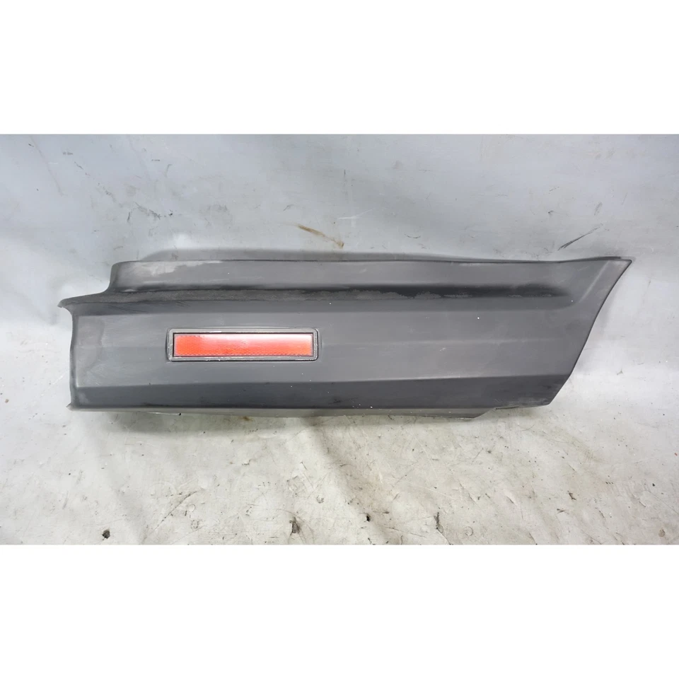 BMW E30 1986-1987 serie 3 cupé sedán parachoques trasero derecho cubierta de plástico OEM Foto 1 de 4