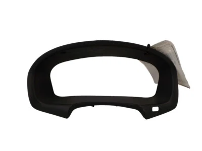 Ободок приборной панели 2007-2012 Kia Rondo б/у от оригинального производителя 848301D000 - Изображение 1 из 4