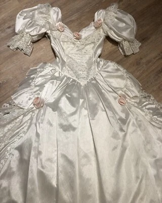 Luxus Designer Sissi Seiden Brautkleid CUPID Schleppe + Rosenblüten * Made in UK - Bild 1 von 4