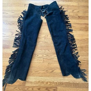Vintage Western pelle scamosciata frange chaps nero conchiglie e fibbia cowboy indossato 32-38 - Foto 1 di 15