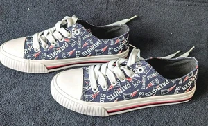 New England Patriots Damen Sneaker. " Größe 7. Marine rot, weiß mit Logo von FOCO - Bild 1 von 7