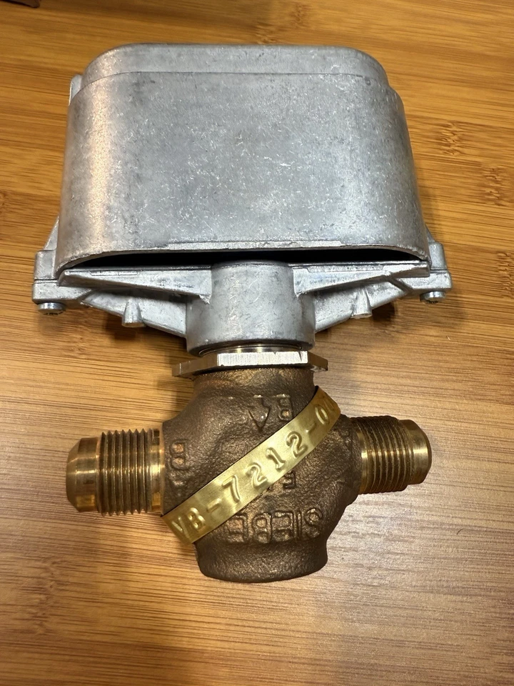 Brand New Schneider Electric VB-7212-000-4-2 Valve Body, 2-Way 1/2” - Image 1 of 4