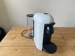 Máquina de café Nespresso Vertuo Plus sistema de cápsulas Krups modelo GCB2 en blanco - Imagen 1 de 14