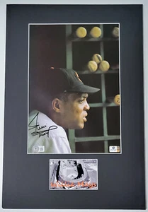 Foto rara firmada por Willie Mays exhibición mate con placa de identificación personalizada gigantes BAS & GA - Imagen 1 de 6