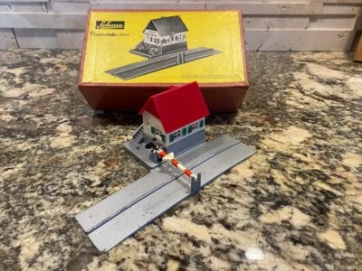 Casa de peaje Schuco Varianto 3063 vintage en su caja original. Hecho 1951-1960 Foto 1 de 4