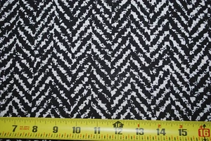 Rayón Crepon Tejido Tela Fibra Natural Negro y Natural Chevron Estampado Zig Zag  - Imagen 1 de 2