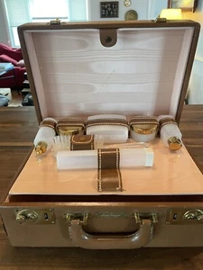 Vtg Winship Luggage Boston Vanity Toiletry Case Lock w/Key Pink Satin Lining - Picture 1 of 19