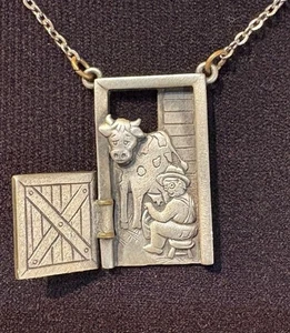 Vintage Cow Barn Door Necklace Locket Farmer Milking Cow Farmhouse Jewelry - Picture 1 of 5