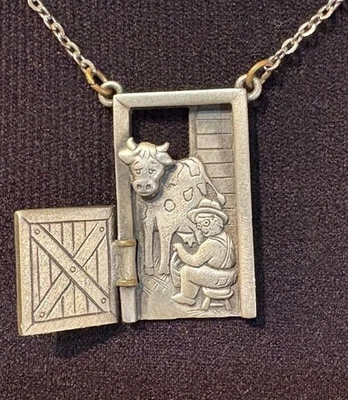 Collar de puerta de granero de vaca vintage medallón granjero ordeño vaca granja joyería Foto 1 de 4