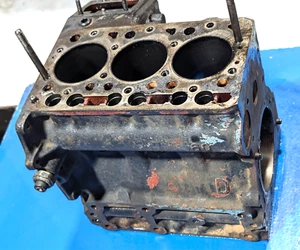 KUBOTA D600 G5200 G5200H Diesel Crankcase Engine Block - Picture 1 of 3