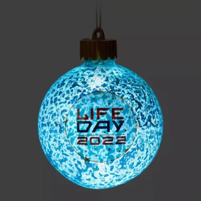 Really Cool 2022 Disney y Star Wars Día de la Vida Orbe Iluminado Adorno de Navidad Nuevo en Caja Foto 1 de 4