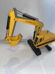 Caterpillar  Cat 225 crane by Joal No.  216 made in Spain 1  Tread Missing