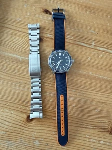 2025 Christopher Ward C60 Trident Pro 300 Blue 40mm with extra strap - Picture 1 of 6