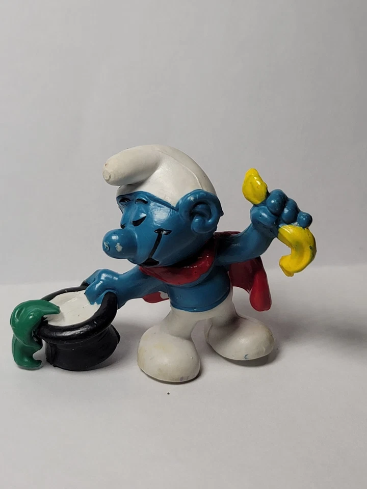 Figura Pitufo De Colección Peyo 1979 Mago Con Cabo Schleich Sombrero Azul Hong Kong Foto 1 de 4