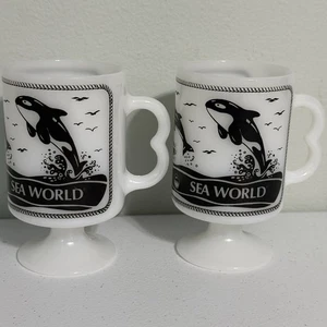 Vintage Sea World Shamu & Delphine Standbecher Milchglas Kaffee 2 Stück neuwertig - Bild 1 von 10