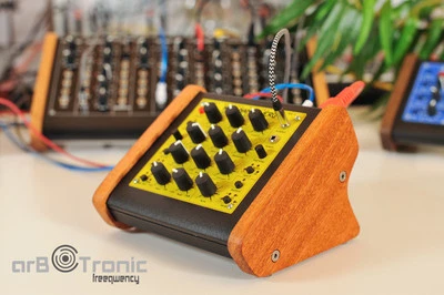 MFB Nanozwerg Echtholz Seitenteil Ständer Wooden Side Panel  Desktop Stand Rack  - Bild 1 von 4