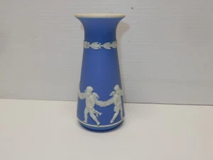 ANTIQUE WEDGWOOD LIGHT BLUE JASPER DIP BACCHANALIAN VASE CA. 1910 - Picture 1 of 7