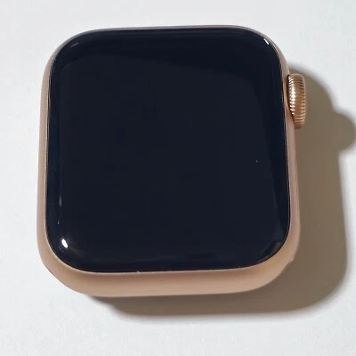 Apple Watch Series SE GPS+LTE 40MM Gold Aluminum Case & starlight sport band - Image 1 of 4