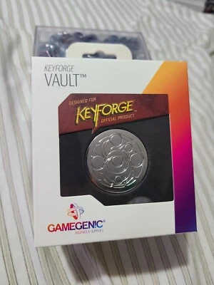 Caja de mazo magnético Gamegenic Keyforge Vault para 3 mazos Keyforge + accesorios Foto 1 de 4