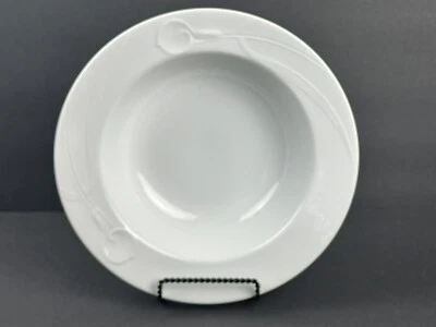 Cuenco para servir Mikasa Classic Flair 10" porcelana blanco - lirios de cala en relieve Foto 1 de 4