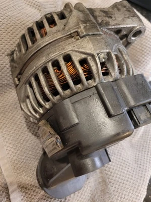 Alternador motor BMW E39 01-06 525i  Foto 1 de 4