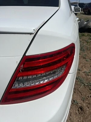 12-15 MERCEDES BENZ C250 TRASERO DERECHO PASAJERO CUARTO LUZ TRASERA LÁMPARA OEM Foto 1 de 2