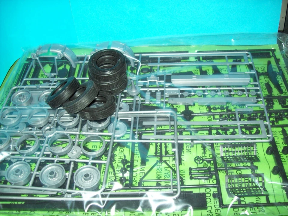 Italeri  1/24  Auflieger kompletter Rahmen ohne Aufbau aus 3865 - Bild 1 von 1