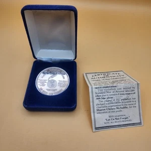 RARE 1986 "FLIGHT OF THE CHALLENGER" Fine Silver Commemorative Medallion - Picture 1 of 8