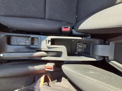 Consola piso delantero tela REPOSABRAZOS SOLO CVT 15-20 AJUSTE 2735243 Foto 1 de 4