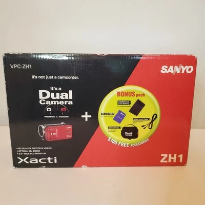 Sanyo Xacti Dual Photos Videos 30X Zoom Wide Monitor Camera Bonus Pack - Image 1 of 4