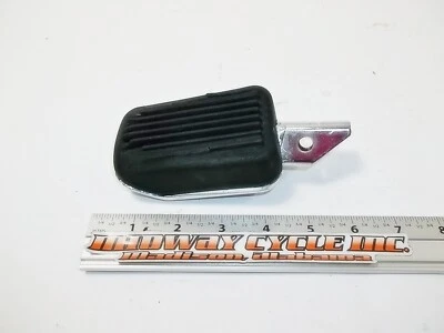 SUZUKI 83 85 86 GS550L RIGHT FRONT DRIVERS FOOTREST 43501-43500 GS550 GS 550 jh - Image 1 of 4