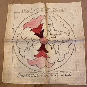 BLUENOSE HOOKED RUG PATTERN #982 FLORAL CHAIR STOOL COVER BURLAP 18x18 USA 40’s - Picture 1 of 9