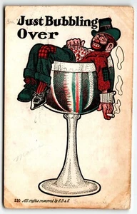 Postal Humor Hombre Borracho en Copa de Vino "Solo Burbujeando" Parte Trasera Indivisa - Imagen 1 de 2