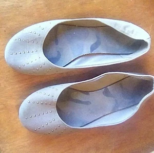 Fioni olivgoldene Ballerinas mit Nieten Größe 9 - Bild 1 von 5