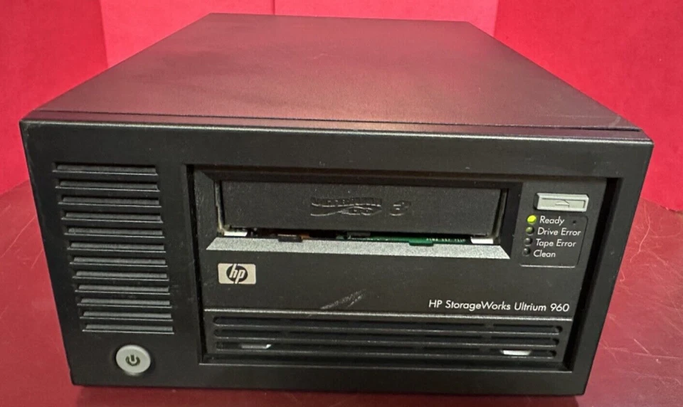 AS IS POWERS ON HP Storageworks Ultrium 960 Q1539-67202 BRSLA-0401-AC - Image 1 of 4