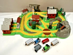 Vintage Britt Allcroft Bluebird Thomas The Tank Train Set 6 coaches 1996 - Picture 1 of 8