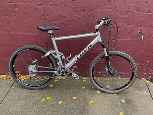 Trek Fuel - Rocker Ti - Full Sus Mountain Bike - XTR Fox Bontrager Race - Picture 1 of 14