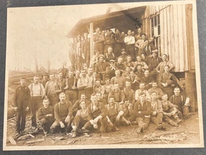 FREEMAN PHOTO Eureka California Holzarbeiter sitzen für Foto um 1900 - Bild 1 von 4