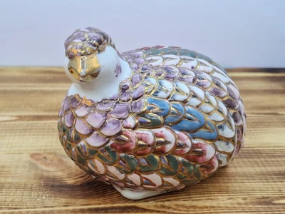Estatuilla de pájaro codorniz vintage multicolor con detalles dorados estilo mosíaco decorativo Foto 1 de 4