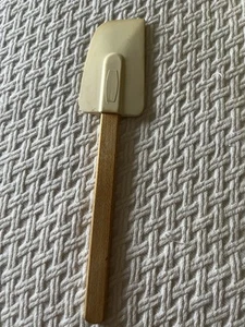 Vintage 11" Spatula Rubbermaid No. 1902 Heat Resistant 1980 White - Picture 1 of 4