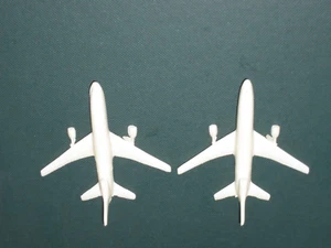 2 Vtg Delta Airlines Tri Star Plastic 3" Toy Airplane NOS - Picture 1 of 2