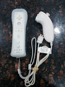Nintendo Wii Remote Controller & Nunchuck AUTHENTIC RVL-003   Silicone Cover - Picture 1 of 1
