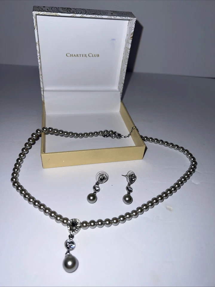 Perlas grises de imitación con pendientes Foto 1 de 3