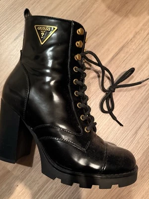Черные кожаные боевые ботинки GUESS на каблуке - Изображение 1 из 3