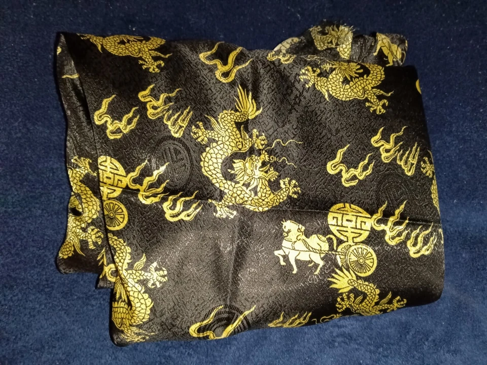 Novo Tecido de Seda/Raiom Preto e Dourado Design Oriental, Dragões, Carruagens, 60"x3 1/4yds - Imagem 1 de 1