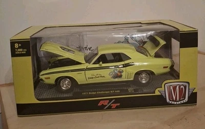 New M2 Machines 1971 Dodge Challenger R/T 440 Diecast 1:24 Neon Green Scat Pack - Image 1 of 4