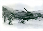 Amerikansk Helikopter Släpper Av Soldater - Vintage Photograph 3205517
