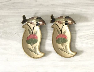 Juego de 2 platos de condimento de baratija esmaltada de latón Cloisonné diseño de peces y flores - Imagen 1 de 6